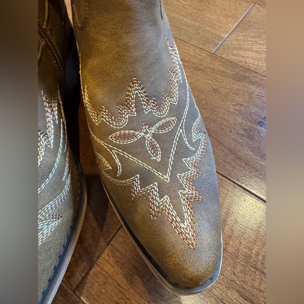 NIB Thigh High Brown Embroidered Cowboy Boots - Picture 10 of 15